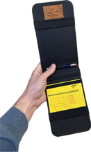 Load image into Gallery viewer, Suave Cup III Yardage Book Holder